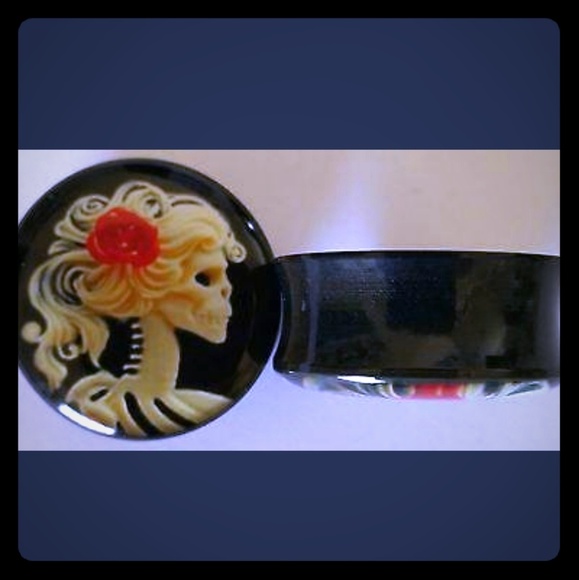 Jewelry - 5/$13 Skeleton Cameo Plugs